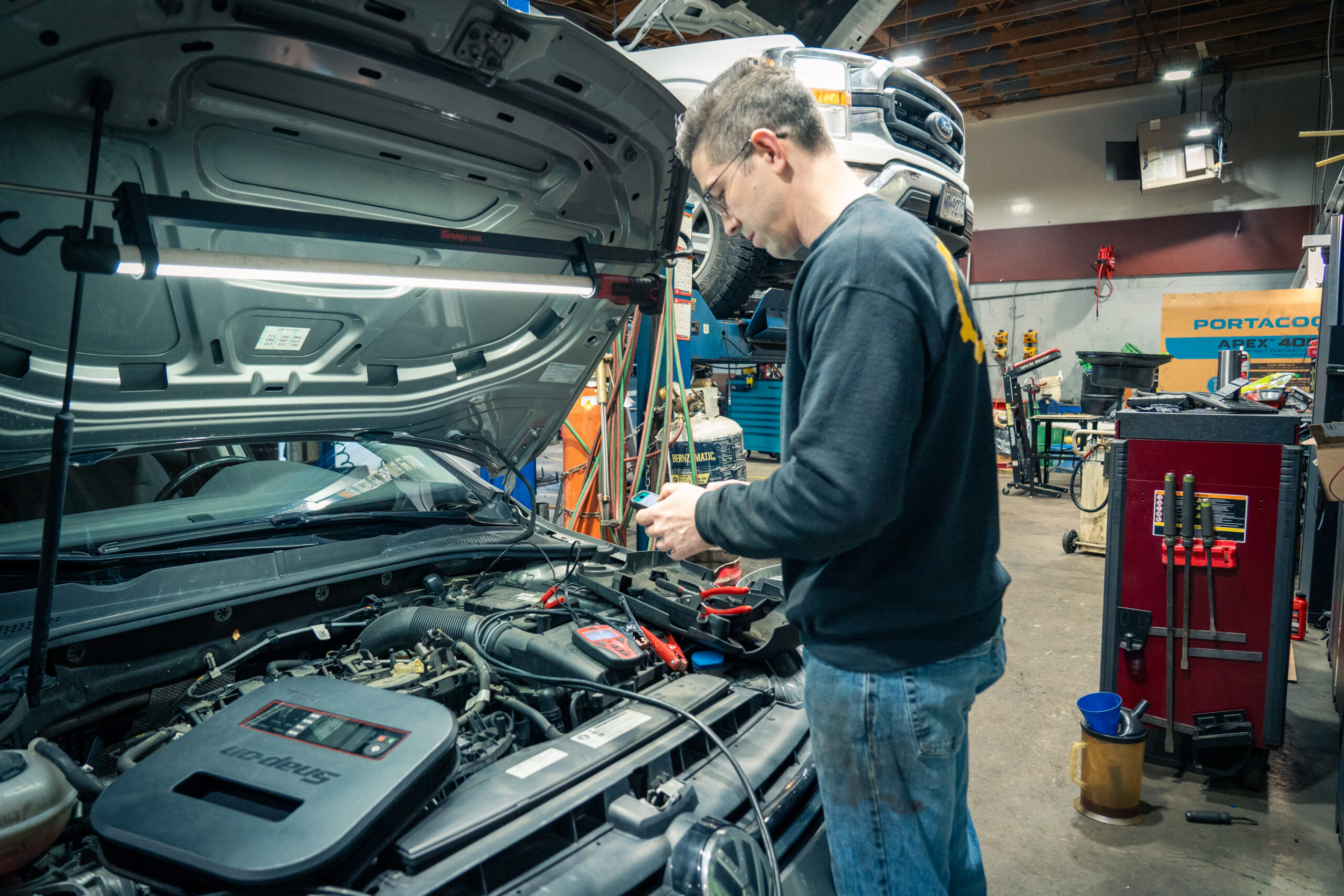 Fleet repair near me dealership techs: The High Cost of the Flat Rate Flat rate pay structures reward speed in the dealership bay. However, these systems often lead to skipped steps and missed details. This post explores why the incentive to move quickly threatens your fleet’s reliability. Specialized care keeps your business moving.