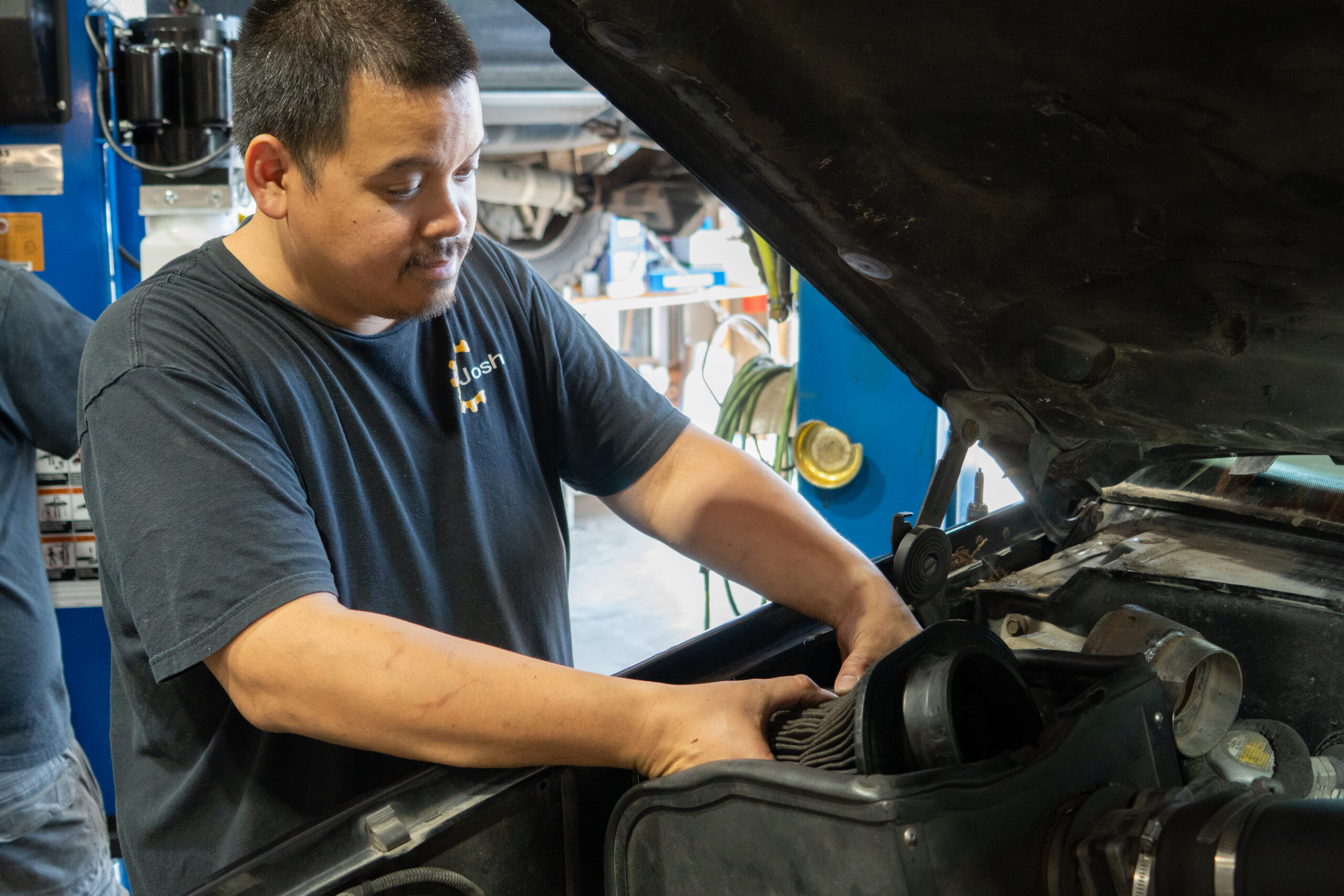 Signs Your Car AC Compressor Is Failing: Should You Repair or Replace It? Summer heat makes a working car AC essential. At the heart of the system sits the AC compressor. This part pressurizes and circulates refrigerant to keep cool air flowing through your vents. When the compressor fails, your cabin comfort disappears fast.